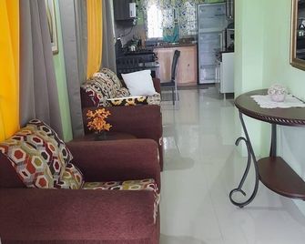 Serene 1-bedroom guest suite in Gated Stonebrook Manor community Trelawny - Falmouth - Wohnzimmer