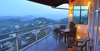 Amaara Sky Hotel Kandy - Kandy - Balcony