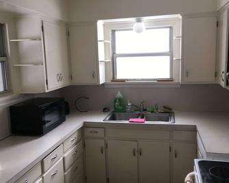 Classic pretty home with nice patio in Rigby. - Rigby - Kitchen