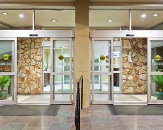 Holiday Inn Charleston-Riverview - Charleston - Building