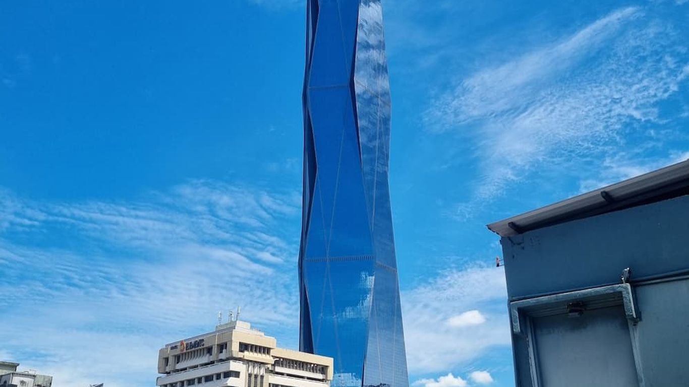 ทราเวลเลอร์ อาร์ค โฮเทล แอนด์ บังค์ส์