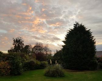 Hawthorn Farm Cottages - Sandwich - Outdoor view