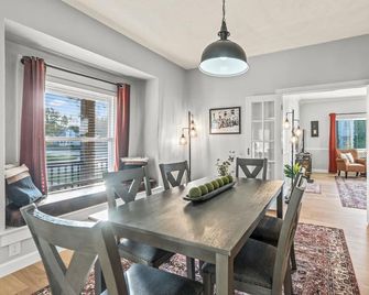 5-Star Locally Owned Home | Private Fenced Yard, Fire Pit & Bbq - Troy - Salle à manger