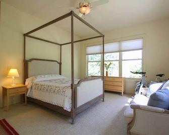 A Beautiful Vineyard Country Home - Calistoga - Bedroom