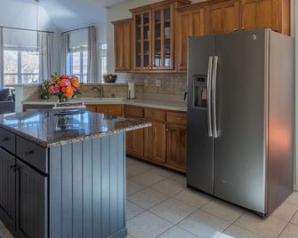 Certified Temporary Housing l Lakeland - Lakeland - Kitchen