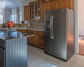 Certified Temporary Housing l Lakeland - Lakeland - Kitchen