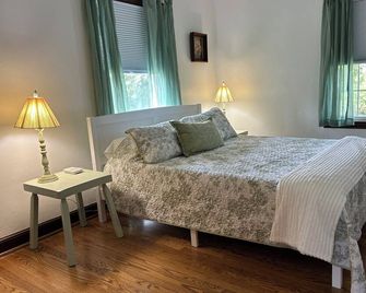 Walk Anywhere PSU! 3BR home in College Heights. Summer discount now! - State College - Bedroom