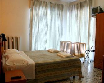 Albergo Nella - Imperia - Ložnice