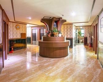 Queen Motel - Geoje - Front desk