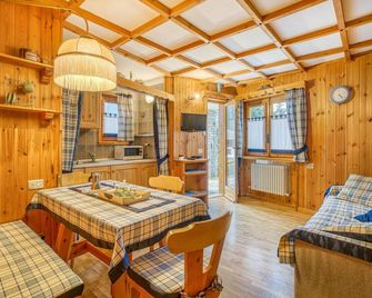 Cozy Apartment In Ayas With Kitchenette - Ayas - Ruokailuhuone