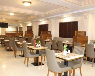 Hotel Grand Gayathri - Khammam - Restaurant