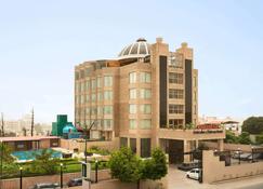 Ramada by Wyndham Dehradun Chakrata Road - Dehradun - Building