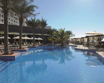 Radisson Blu Hotel, Abu Dhabi Yas Island - Abu Dhabi - Uima-allas