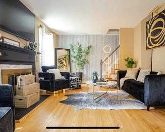 Cozy Cottage - Dundalk - Living room