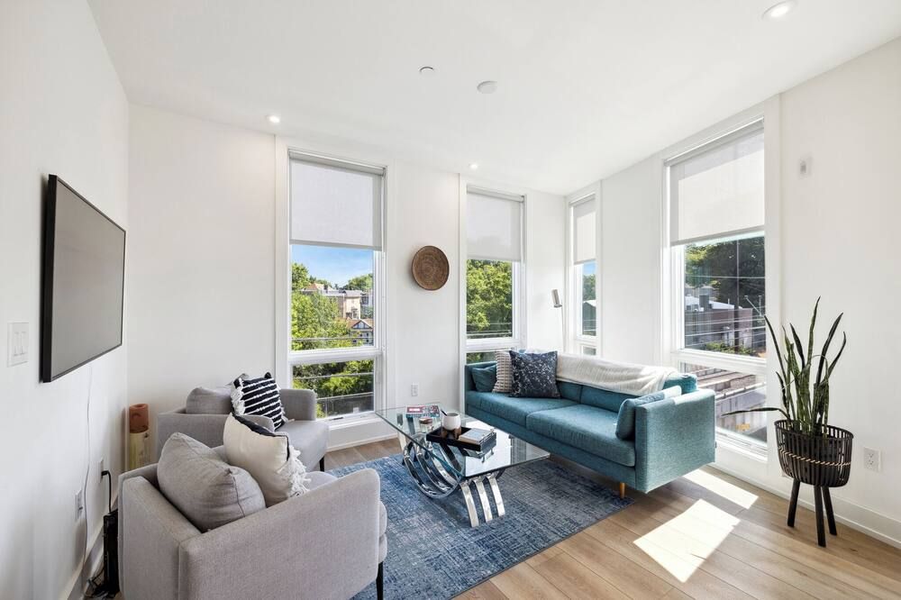 1 Bedroom Available in New Construction Building - فيلادلفيا - غرفة معيشة