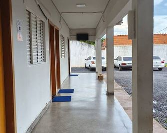 Criptos Hotel e Restaurante - Várzea Grande - Коридор