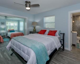 Jupiter Gem - 3/2 steps to Intracoastal Waterway - Tequesta - Bedroom