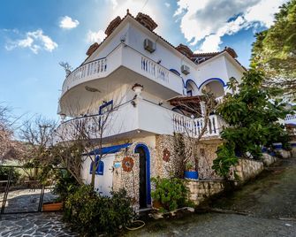Velendzas Holidays - Alikanas