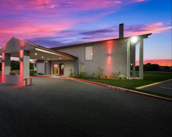 Red Roof Inn Madisonville - Madisonville - Building