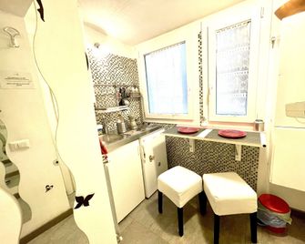 Bed and Breakfast Rhome86 - Rom - Kök