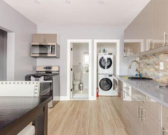 Modern 2 Bedroom in Black Rock - Bridgeport - Kitchen