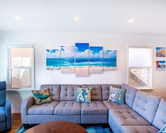 Beach across the street, Alamitos Bay steps away! No hidden Fees! - Long Beach - Sala