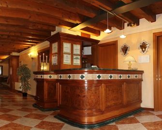 Hotel Antico Moro - Venice - Front desk