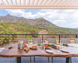 Geochang Pool Villa Bong Stay - Geochang - Balcón