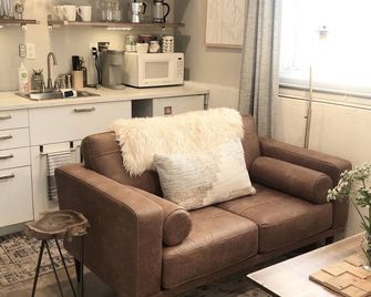 Simply Comfy - Golfing, Fly Fishing, Skiing, Biking And More! - Carbondale - Living room