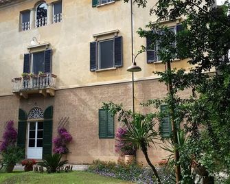 Il Mondo Di Giada - Vicopisano - Edificio