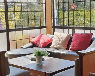 Tycoon Hotel Apartments - Limassol - Living room