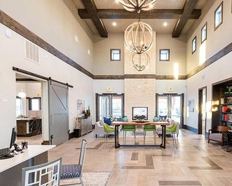 Landing | Incredible 1bd, Pool, Clubhouse - Manor - Lobby