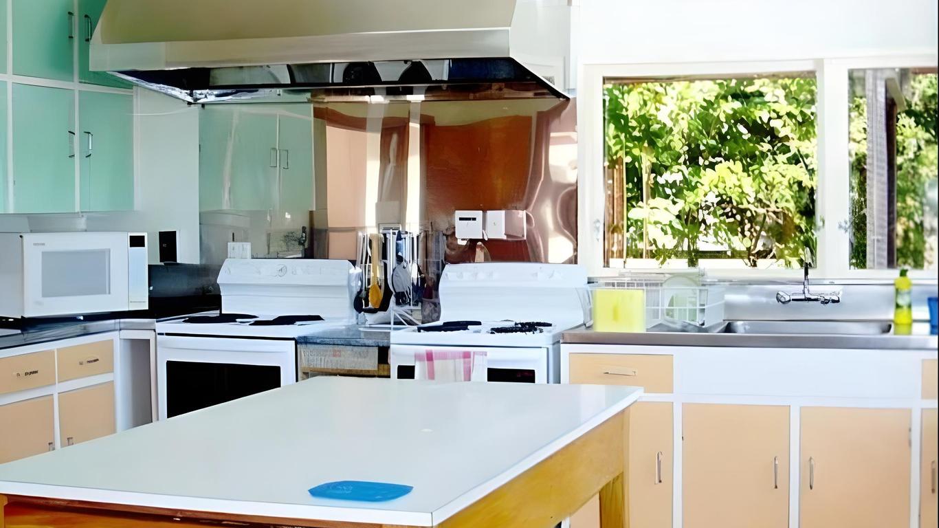 A Plus Backpackers Lodge