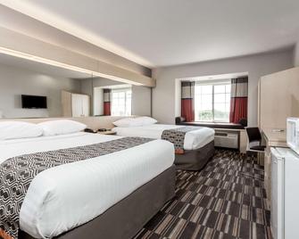 Microtel Inn & Suites by Wyndham Modesto Ceres - Ceres - Bedroom
