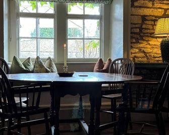 Neeld Arms - Chippenham - Dining room
