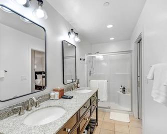 Auberge Sonoma North Suite - Includes Wine Tasting Passport - Sonoma - Bathroom