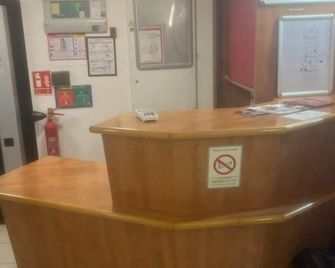 Enzo Hotels 1er prix Dreux - Dreux - Rezeption