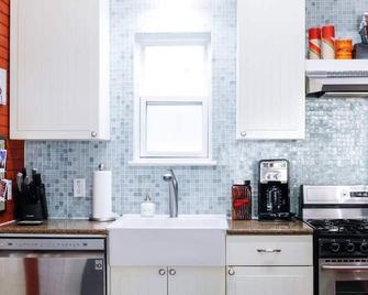 1br, SoCo - Retro Cowboy Studio - Portoro - أوستن - مطبخ