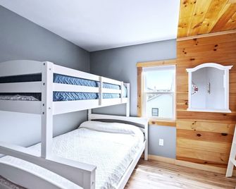 Sea & Sun Cottage # 2 - Hampton - Bedroom