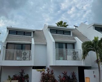 The Island Garden Hotel - Nassau - Building