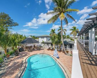 Tropic Isle At Anna Maria Island Inn - Bradenton Beach - Pool