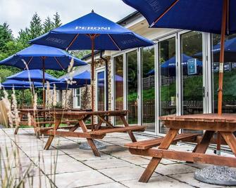 Harper's Steakhouse with Rooms, Haslemere - Haslemere - Patio