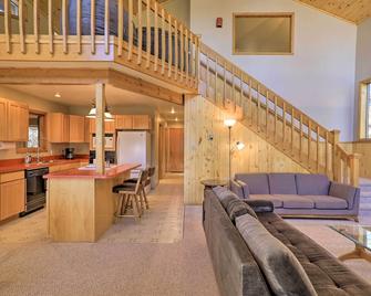 Pagosa Lakes Mountain Hideout with Community Perks! - Pagosa Springs - Living room