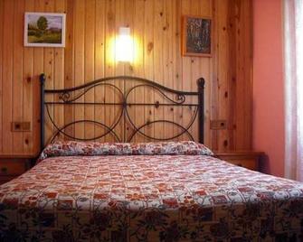 Hostal Pirineos Sarvisé - Sarvisé - Bedroom