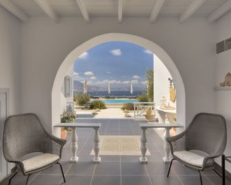 Miland Suites - Adamantas