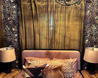 Bigfoot Hunters Haven-1bed1bath-Deck-Rus - Russell - Room amenity