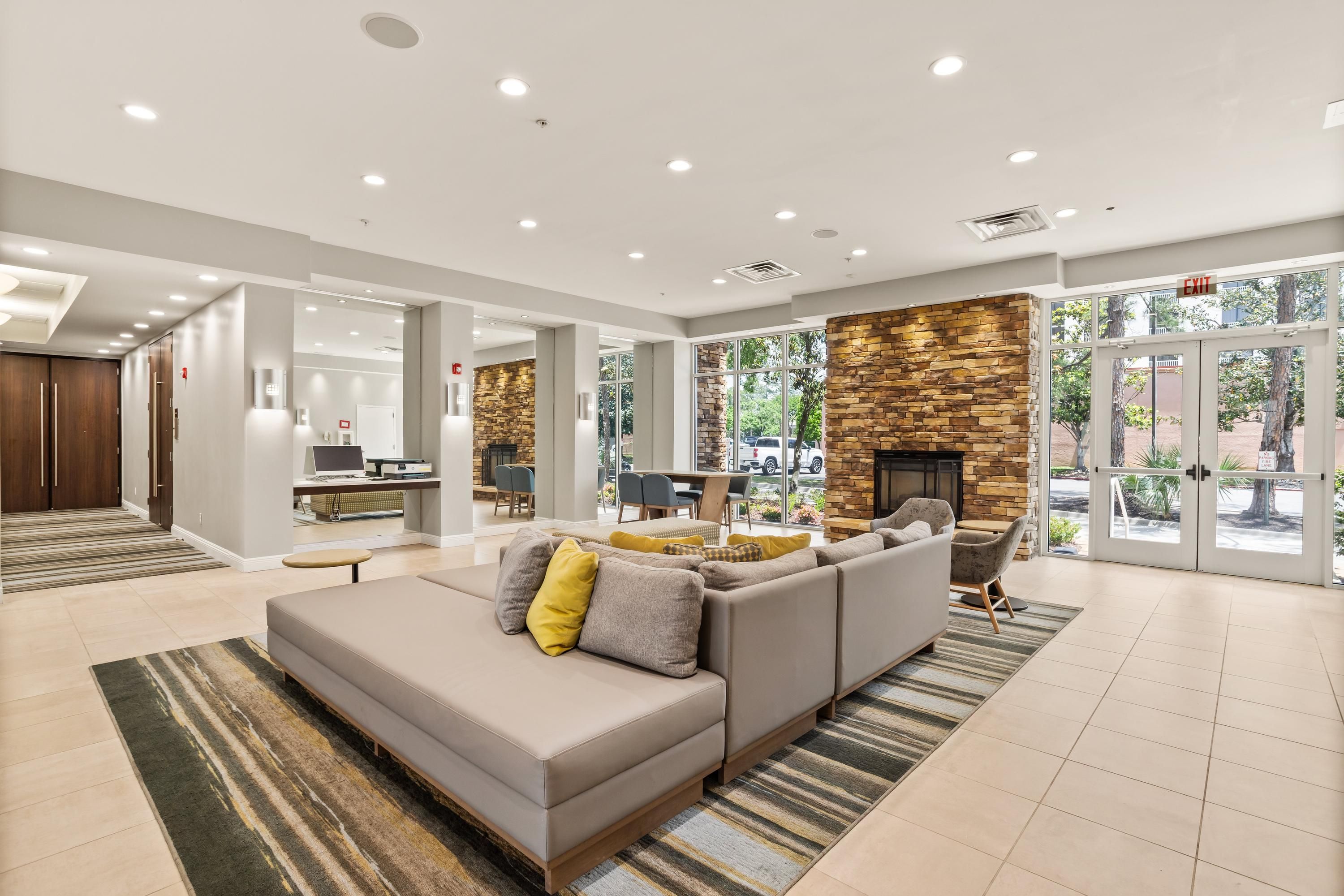 Holiday Inn Baton Rouge College Drive I-10 By IHG - באטון רוז' - לובי