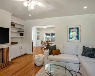 East Sacramento Charmer - Sacramento