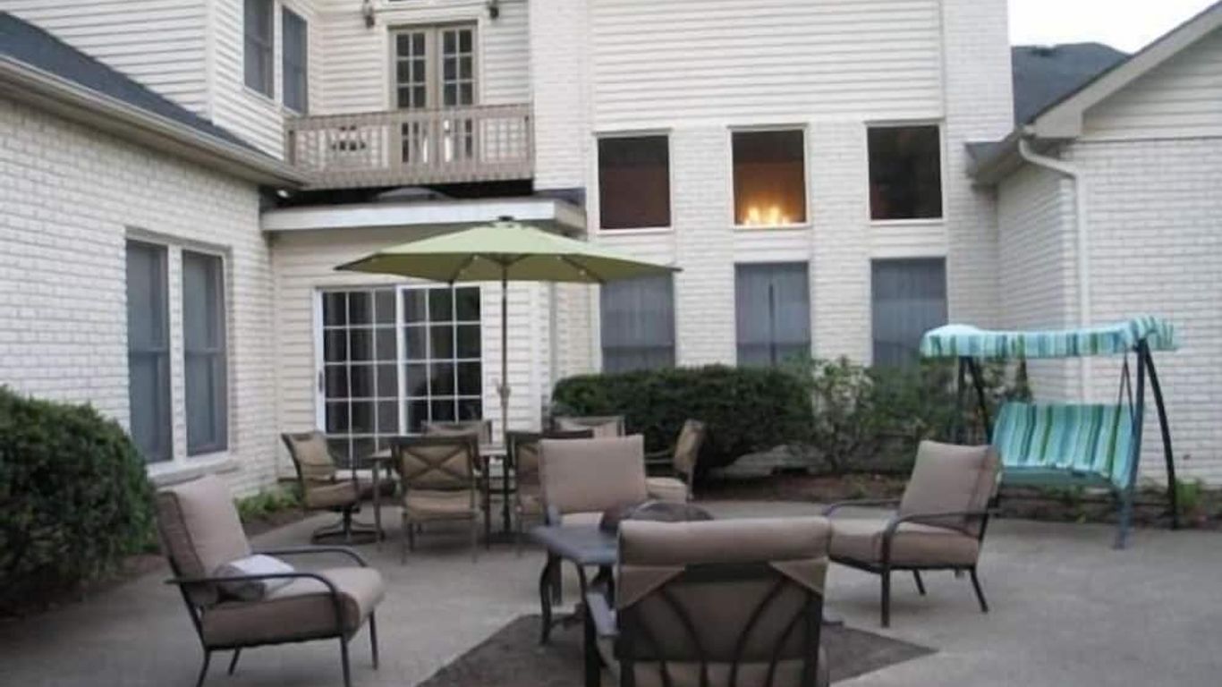 Spruce Hill Inn and Cottages