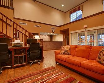 Best Western Plus Fort Wayne Inn & Suites North - Fort Wayne - Living room